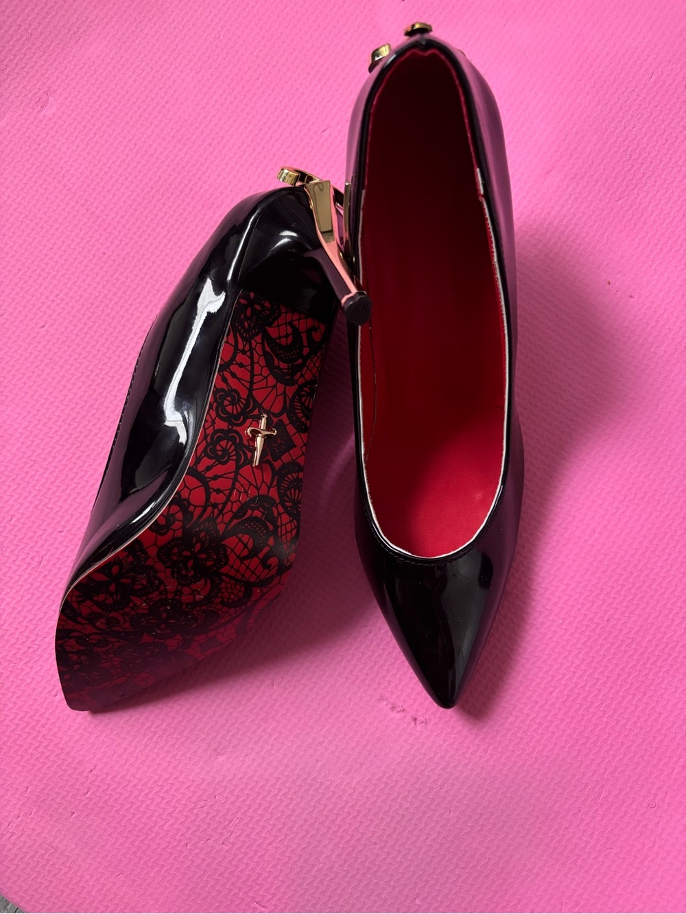 SHEIN Black Patent Pointed-Toe Pumps with Red Interior
